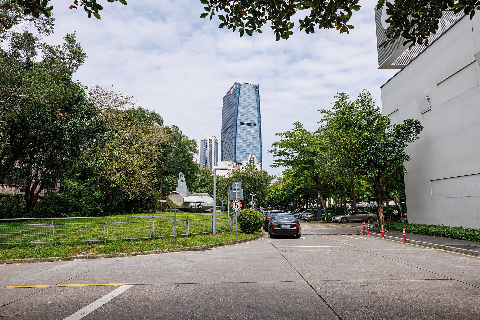 Courtyard and cafes at OCT-LOFT, Shenzhen