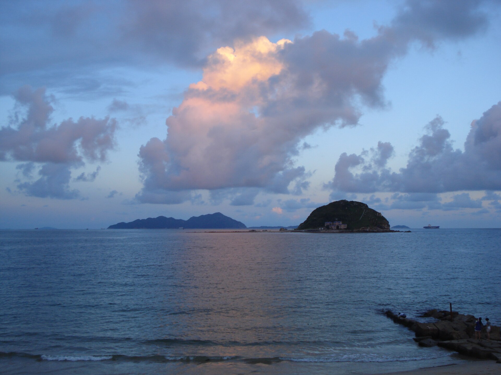 Sunset over Xichong beach, Dapeng Peninsula